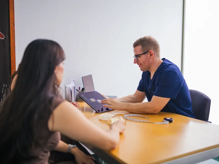 Primera consulta gratuita con el Dr. Edgar Orqu&iacute;n en Valencia